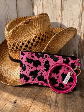 Tell Your Tale Wristlet Wrist Bracelet Keychain
Key Ring Bangle Wallet Purse NWT